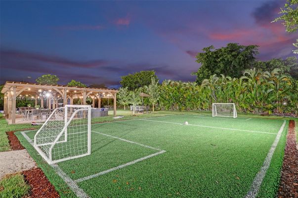 Exterior, Tennis Courts