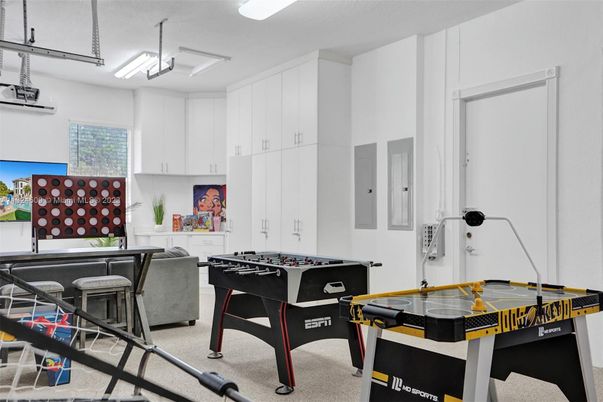 Game Room, Interior