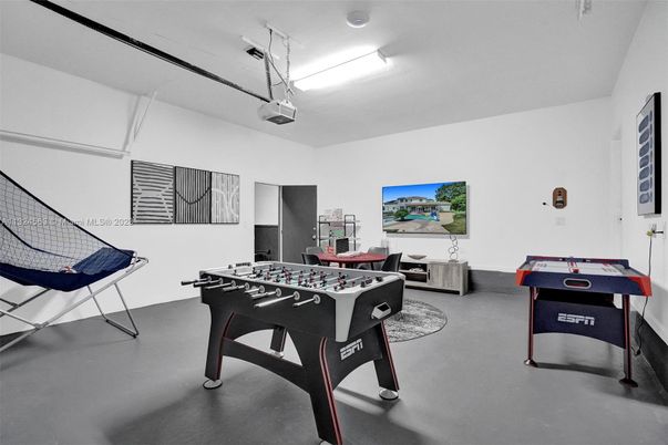Game Room, Interior