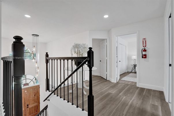Interior, Pendant Lights, Recessed Lighting, Wood Texture Flooring