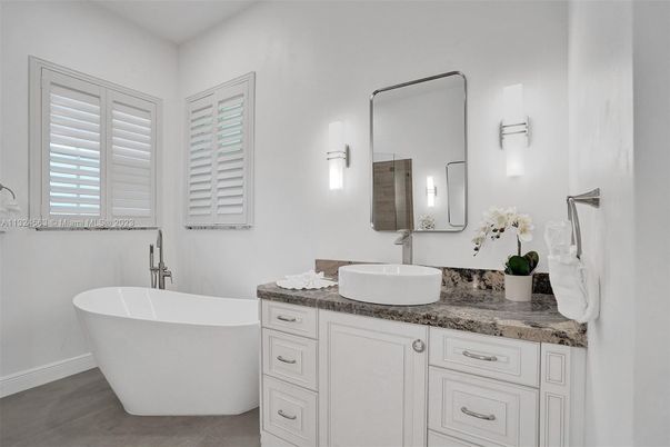 Bathroom, Dual Sink Vanities, Free Standing Baths, Interior