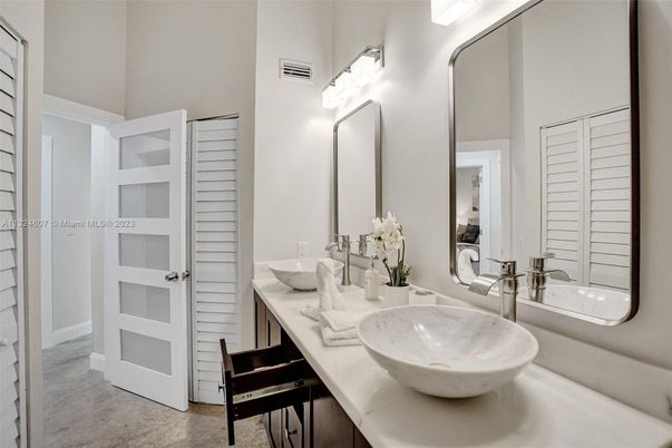 Bathroom, Dual Sink Vanities, Interior