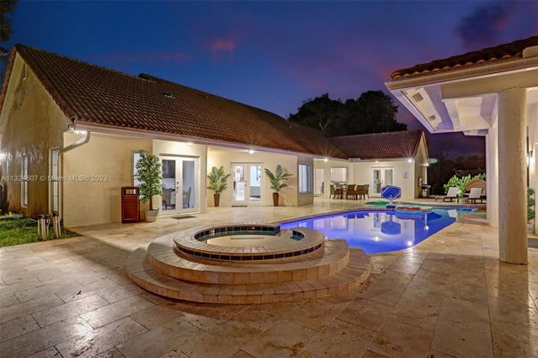 Exterior, Pool