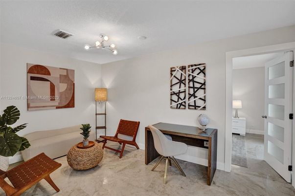 Home Office, Interior