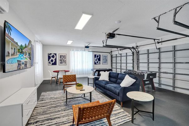 Garage, Interior, Living room, Recessed Lighting
