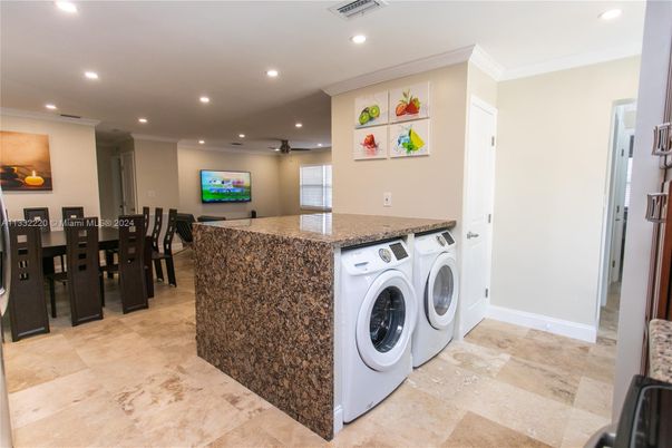 Dining room, Interior, Recessed Lighting, Washer