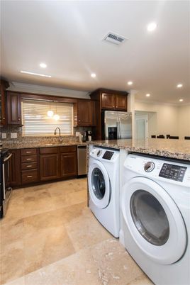 Interior, Kitchen, Recessed Lighting, Washer