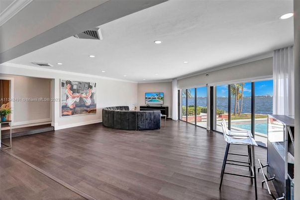 Interior, Recessed Lighting, Water, Wood Texture Flooring