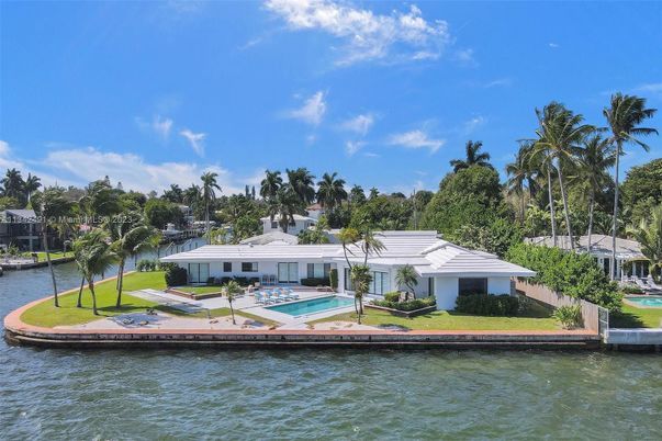 Exterior, Lake, Pool