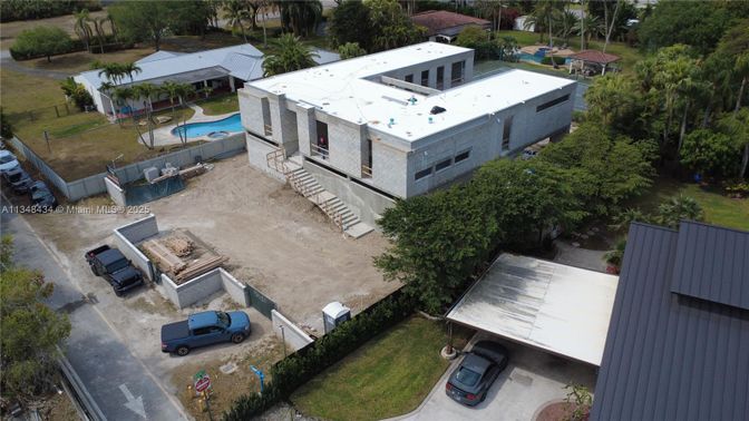 Exterior, Drone