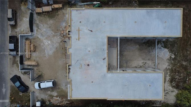 Exterior, Drone