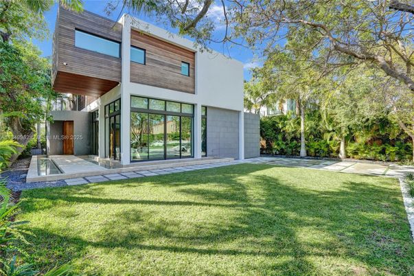 Backyard, Exterior, Facade, Modern