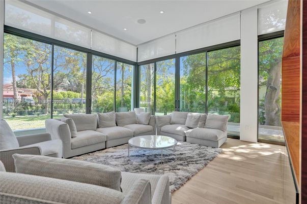 Interior, Living room, Recessed Lighting, Sun Room, Wood Texture Flooring