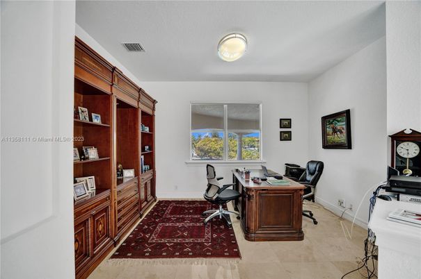 Home Office, Interior