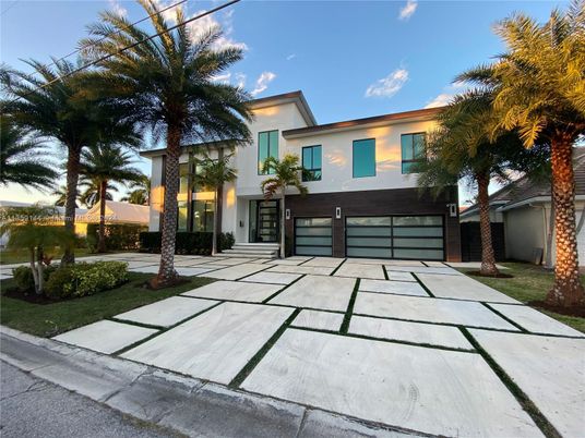 Attached, Exterior, Facade, Modern