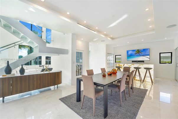 Dining room, Interior, Recessed Lighting