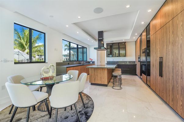 Dining room, Interior, Kitchen, Recessed Lighting