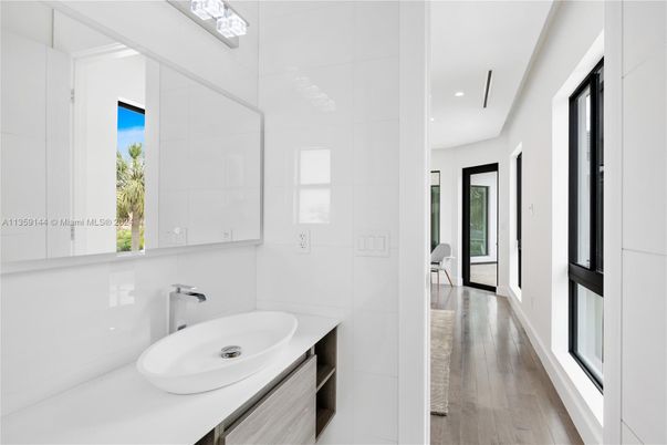 Bathroom, Interior, Recessed Lighting, Wood Texture Flooring