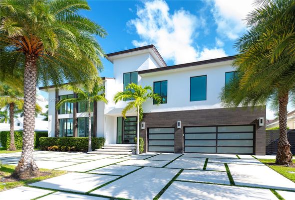 Attached, Exterior, Facade, Modern