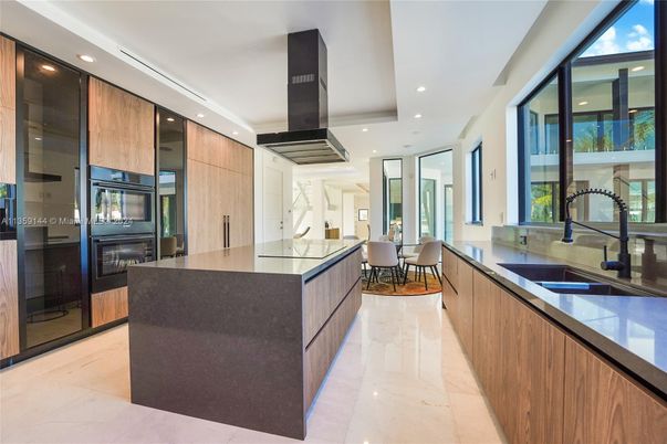 Dining room, Interior, Kitchen, Recessed Lighting, Stainless Steel Appliances
