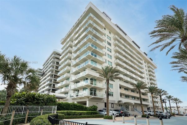 Exterior, Facade, Condo Building