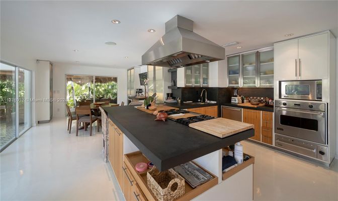 Dining room, Interior, Kitchen, Recessed Lighting, Stainless Steel Appliances