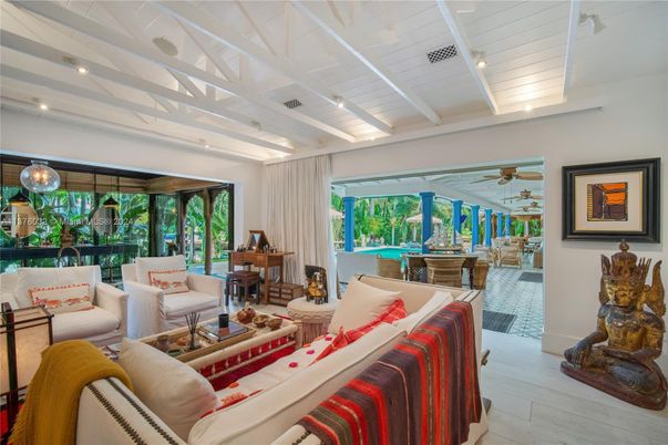 Interior, Living room, Pendant Lights, Recessed Lighting, Wood Texture Flooring