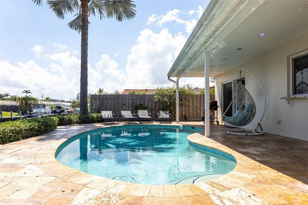 Exterior, Pool