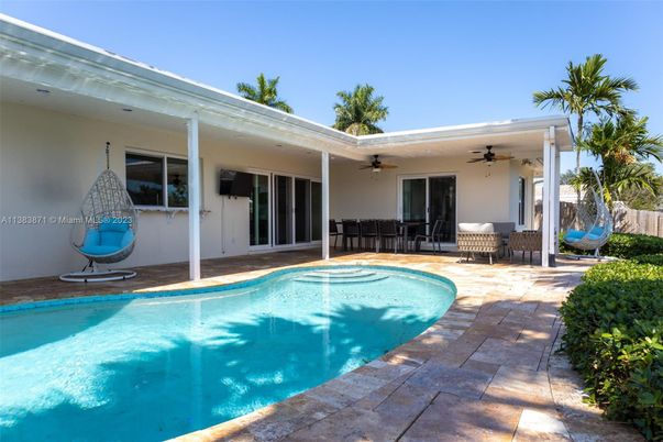 Exterior, Pool