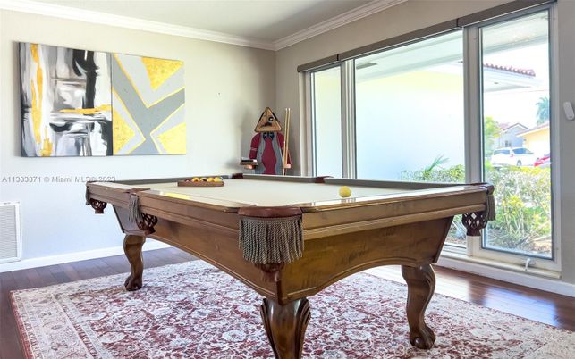 Billiard Table, Game Room, Interior, Wood Texture Flooring