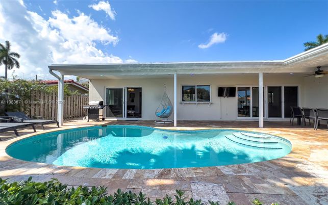 Exterior, Pool