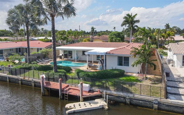 Exterior, Lake, Pool