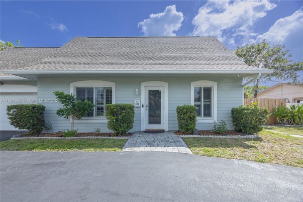 Exterior, Facade, Cape Cod