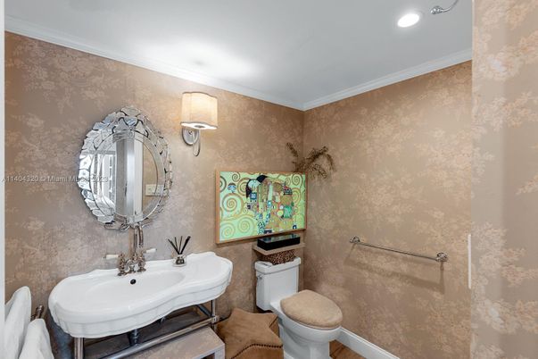 Bathroom, Interior, Recessed Lighting