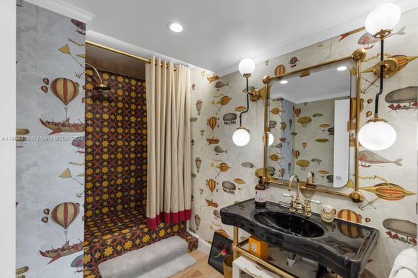 Bathroom, Interior, Recessed Lighting