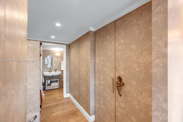 Interior, Recessed Lighting, Wood Texture Flooring