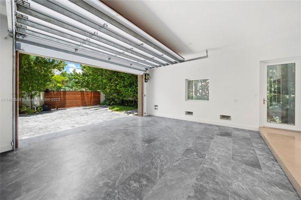 Garage, Interior