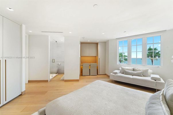 Bedroom, Interior, Living room, Recessed Lighting, Water, Wood Texture Flooring