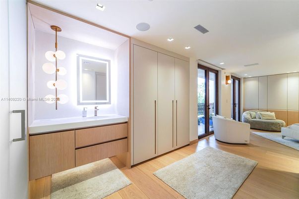 Bathroom, Interior, Pendant Lights, Recessed Lighting, Wood Texture Flooring