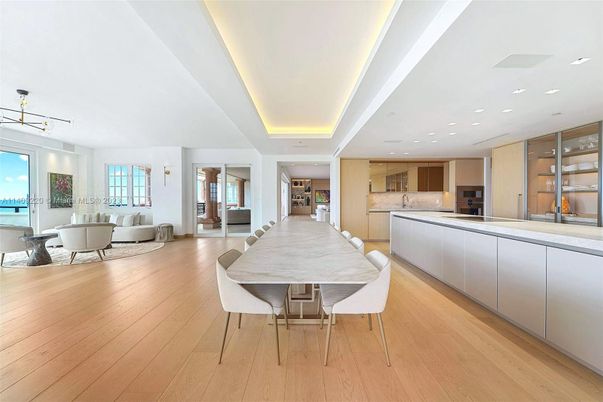 Dining room, Interior, Kitchen, Pendant Lights, Recessed Lighting, Wood Texture Flooring