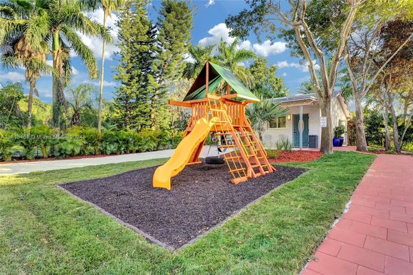 Backyard, Exterior, Playground