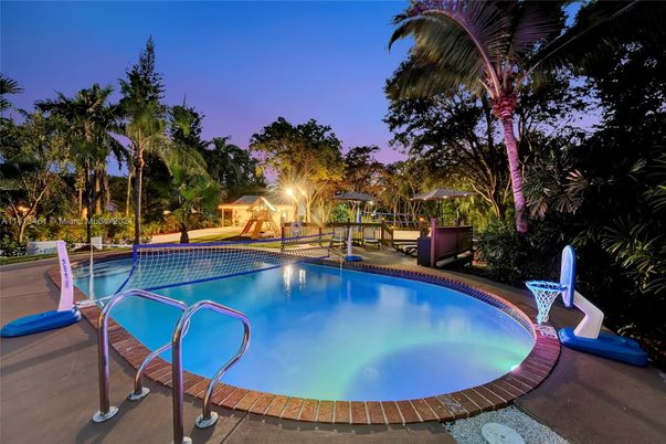 Exterior, Playground, Pool