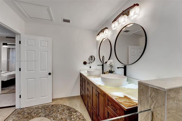 Bathroom, Dual Sink Vanities, Interior