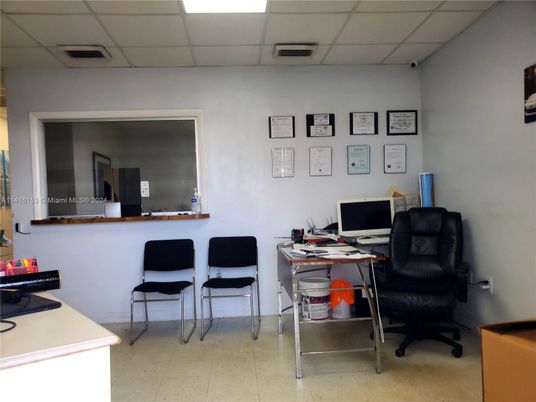Home Office, Interior