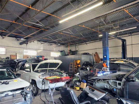 Garage, Interior
