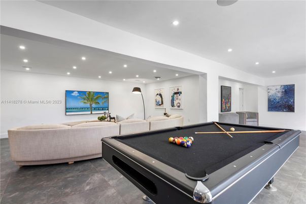 Billiard Table, Game Room, Interior, Living room, Recessed Lighting
