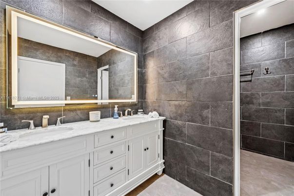 Bathroom, Dual Sink Vanities, Interior