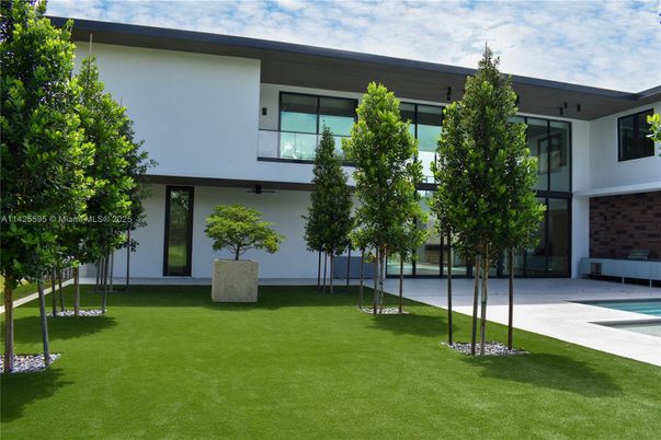 Backyard, Exterior, Facade, Modern