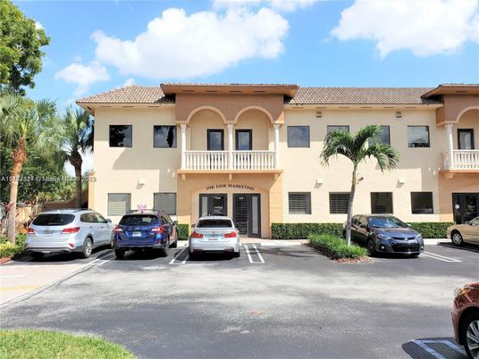 Exterior, Facade, Mediterranean