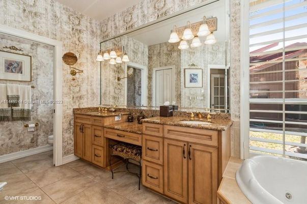 Bathroom, Dual Sink Vanities, Interior